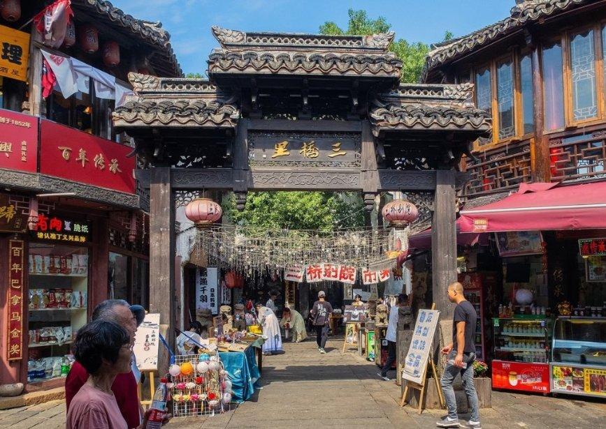 儿子违法，父亲在劝说下。让儿子去公安局投案自首？游戏画面